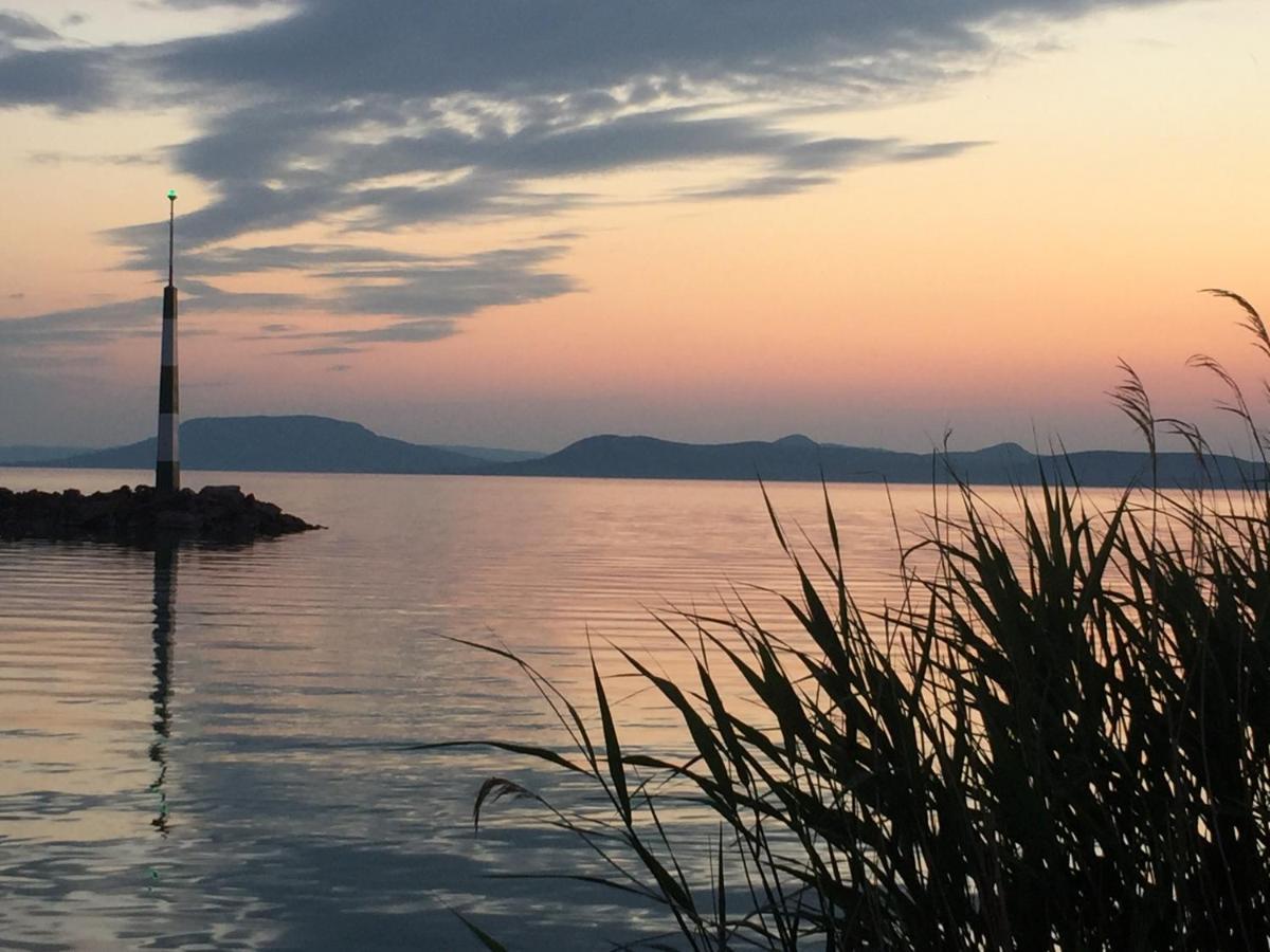 Lelle-Kert Apartman 02 Balatonlelle Zewnętrze zdjęcie