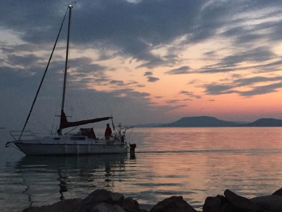 Lelle-Kert Apartman 02 Balatonlelle Zewnętrze zdjęcie